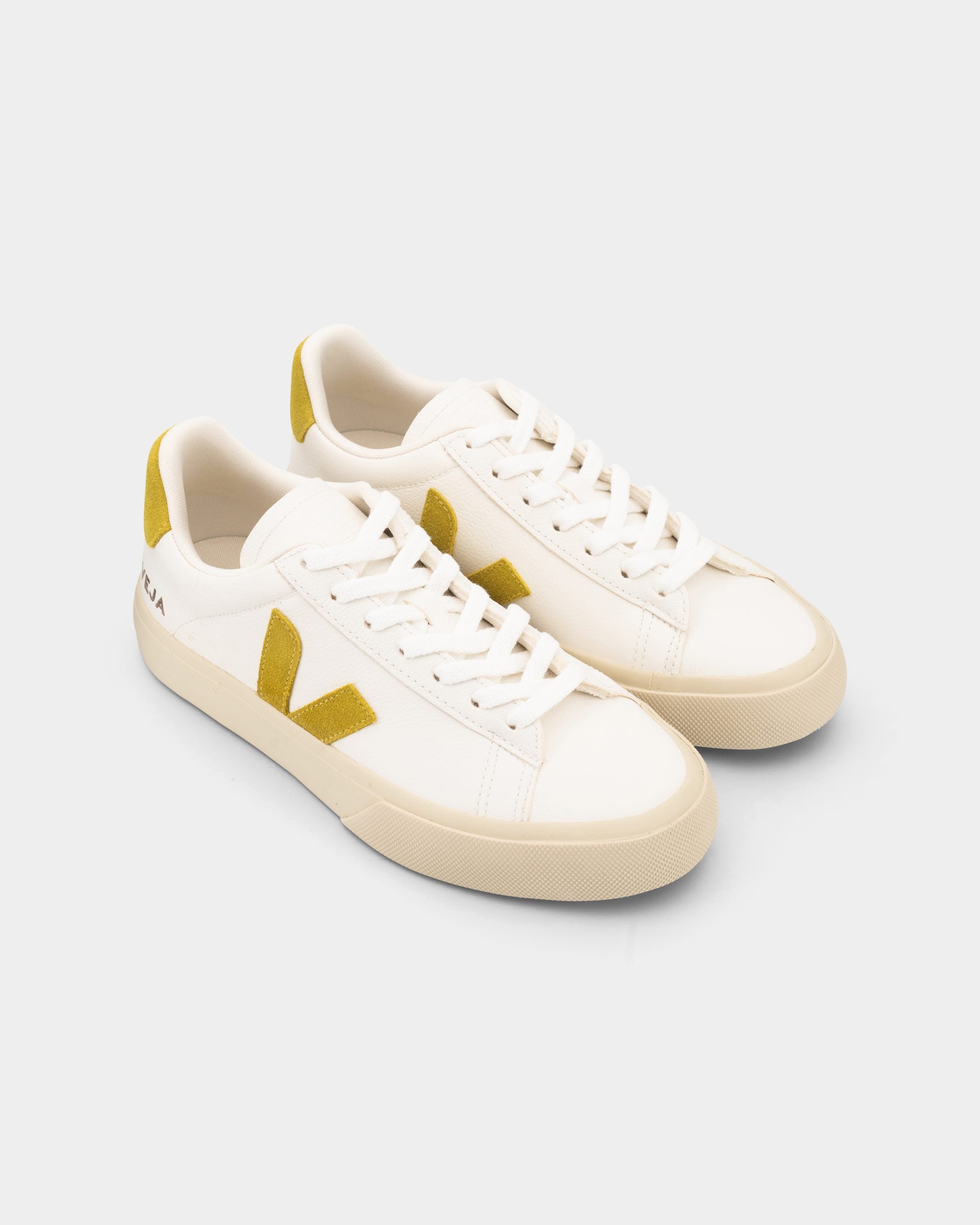Veja Ladies Campo Chrome Free Sneaker CP0503887A Extra White Liquor