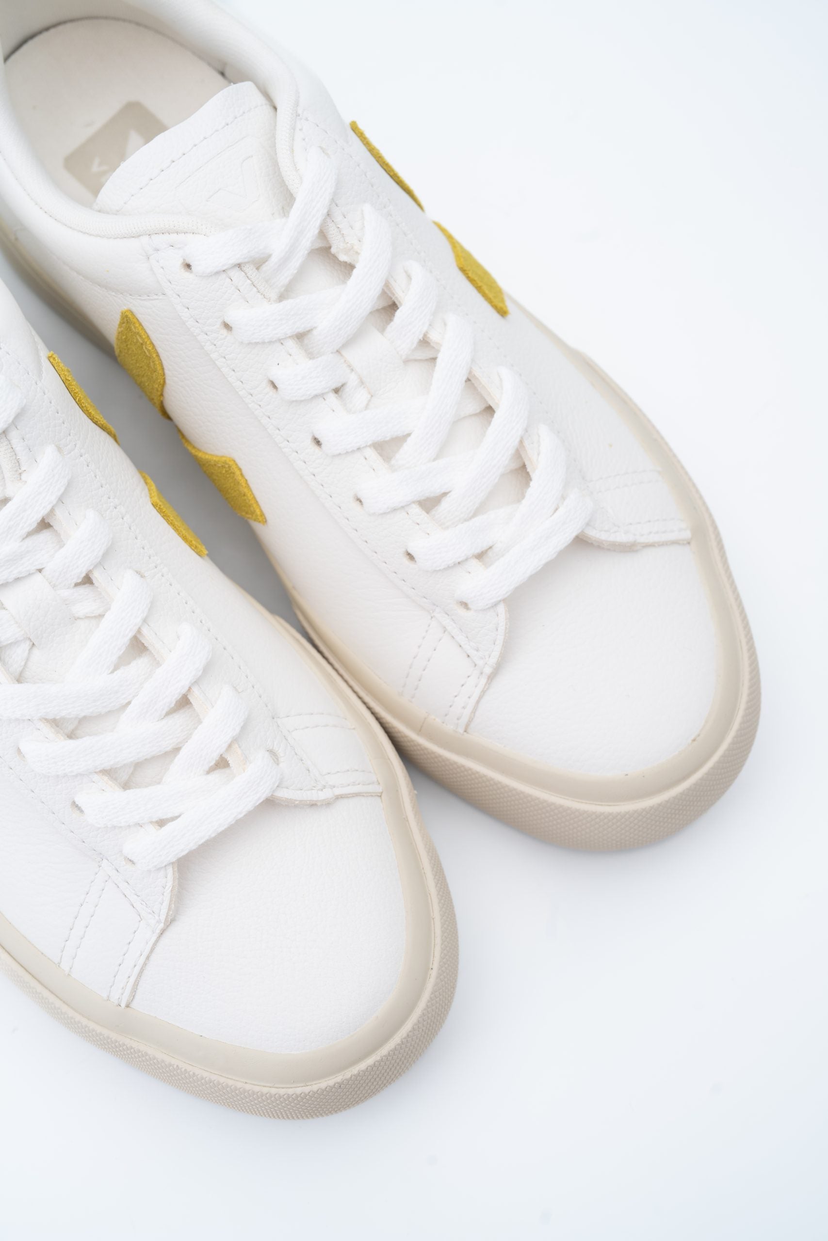 Veja Ladies Campo Chrome Free Sneaker CP0503887A Extra White Liquor