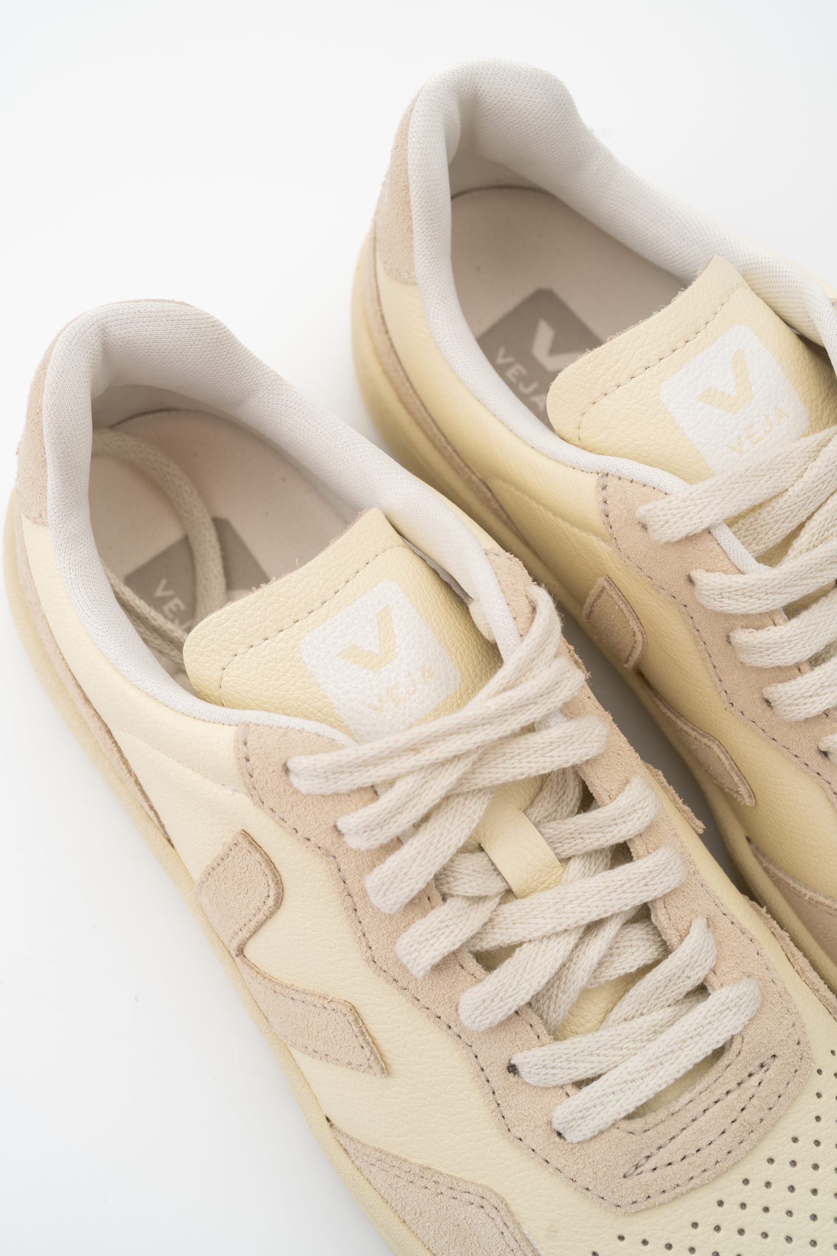 Veja Ladies V-90 O.T Leather Sneaker VD2003892A Cashew Oat