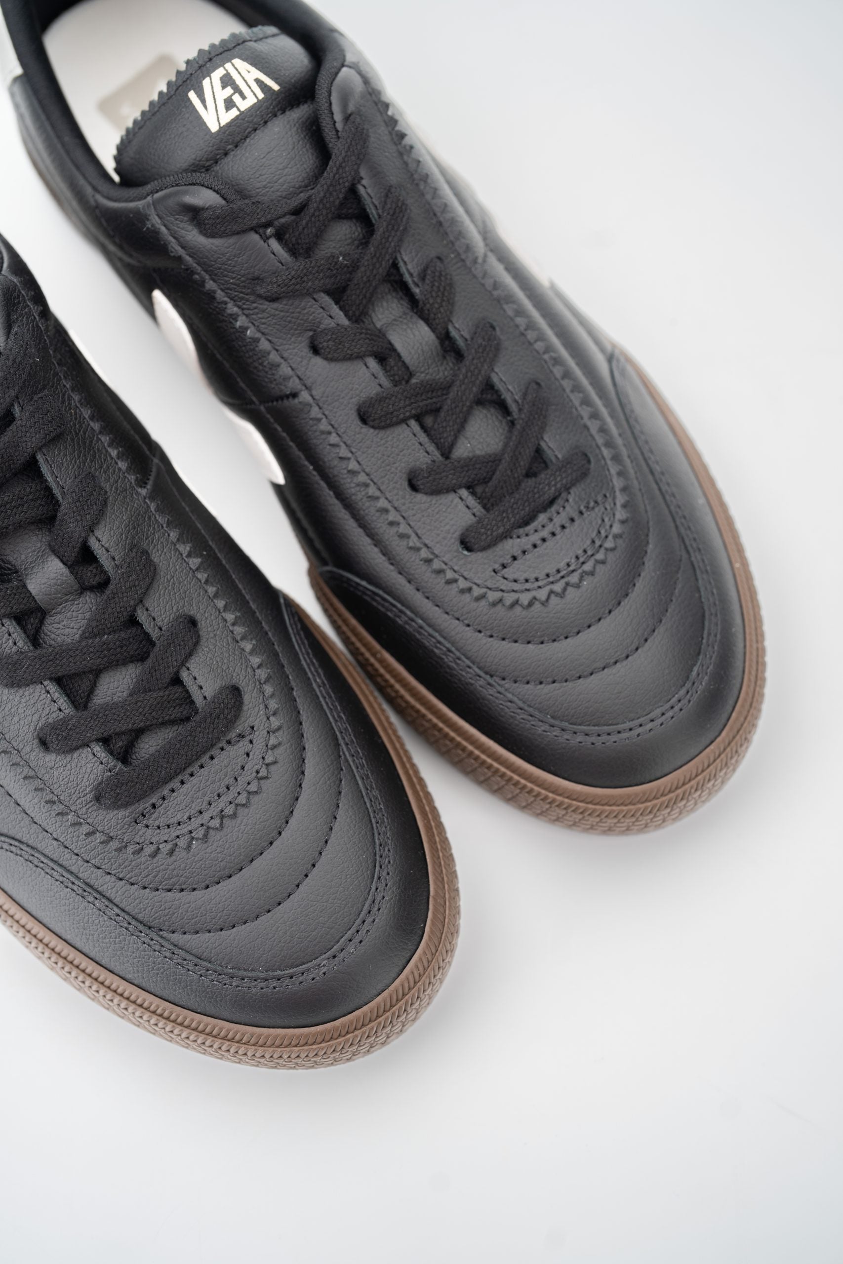 Veja Men's Paneka O.T Leather Sneaker FU2020707B Black White
