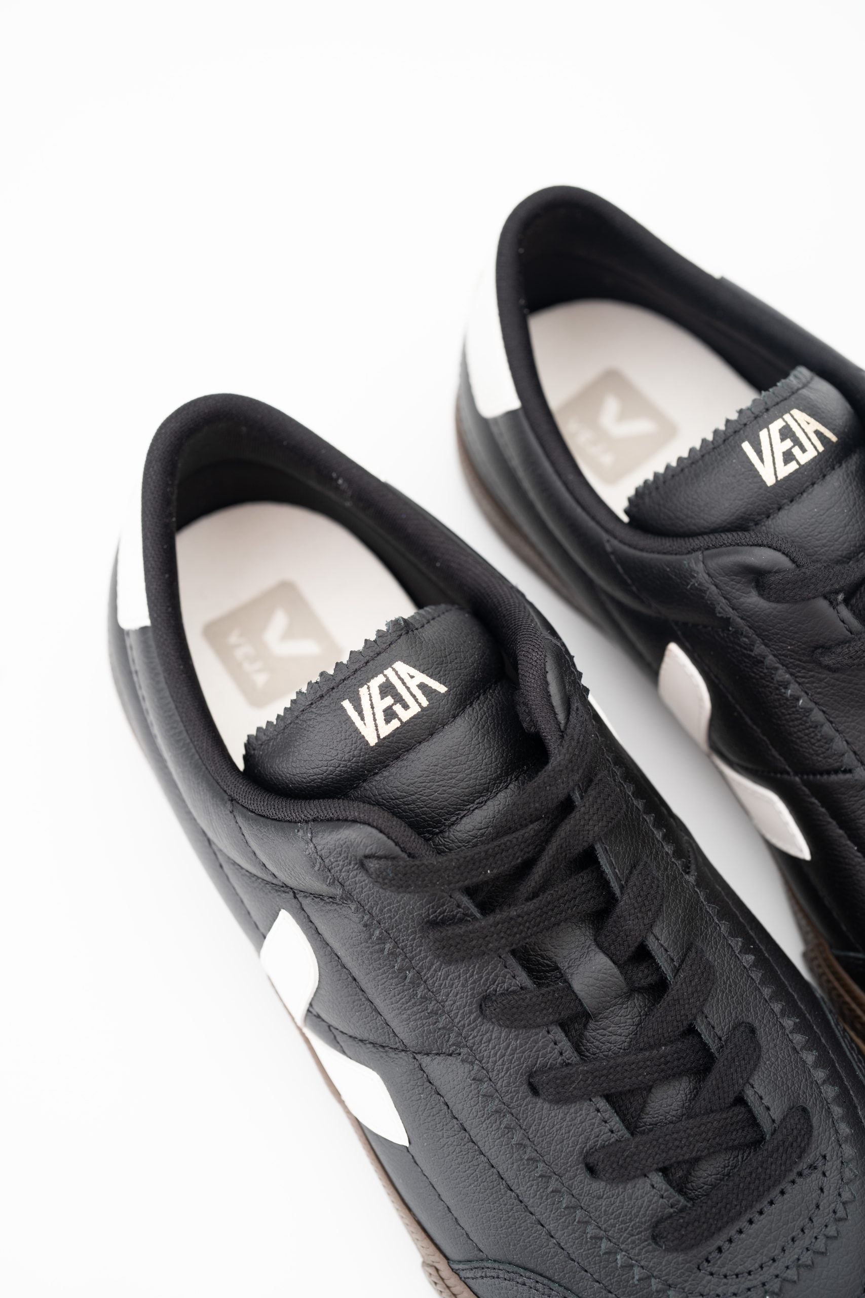 Veja Men's Paneka O.T Leather Sneaker FU2020707B Black White