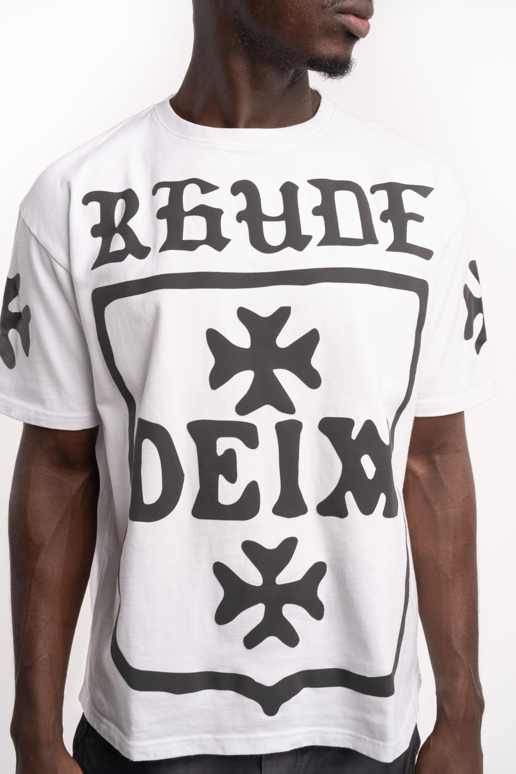 Rhude Men's Deix Shield Oversized Tee White | RHPF25TT08012-0053