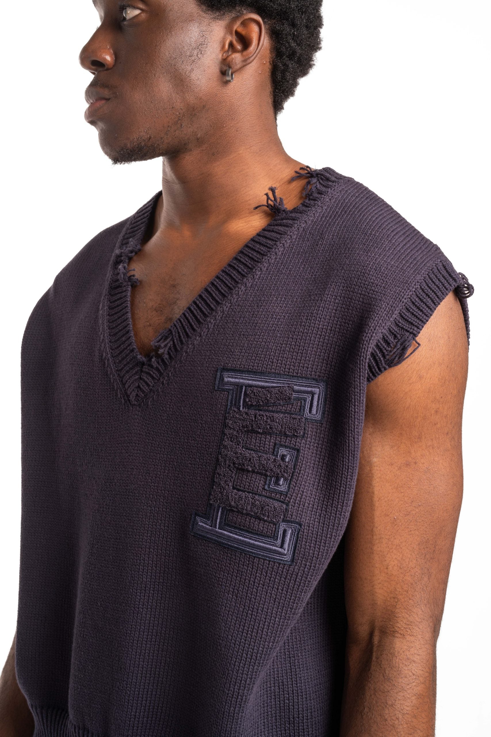 Etudes Men's Short Sleeve V Neck E25MMKNI680-44
