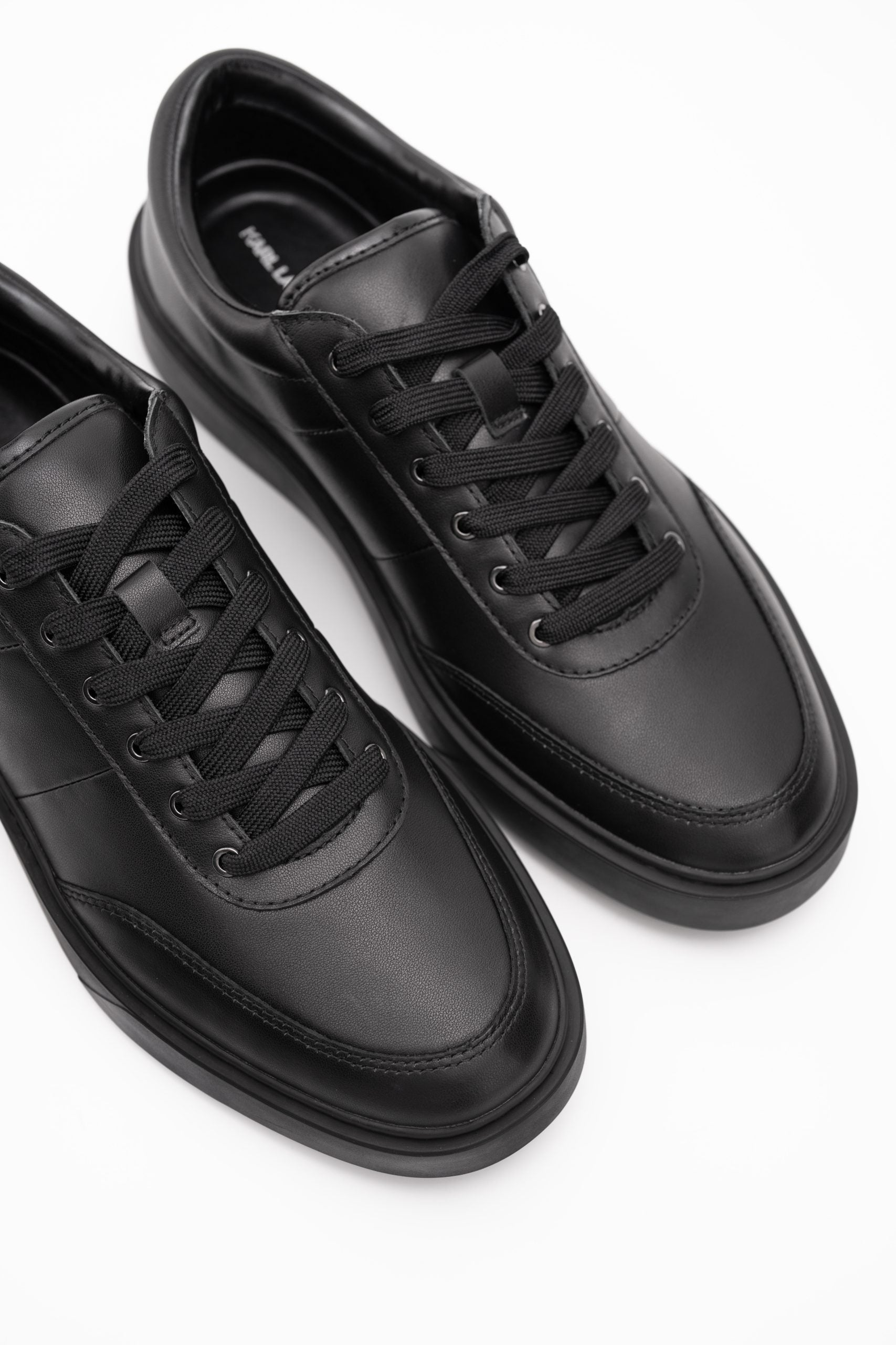 Karl Lagerfeld Men's Flint II U-Front Lo Lace Black Lthr/Mono | KL53326A-00X