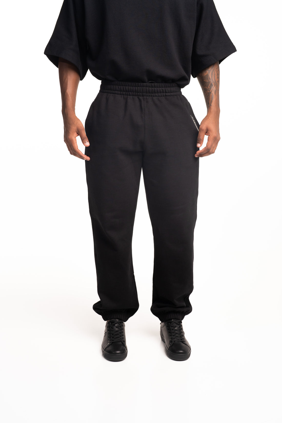 Hydraulics Steel Badge Jogger Black |