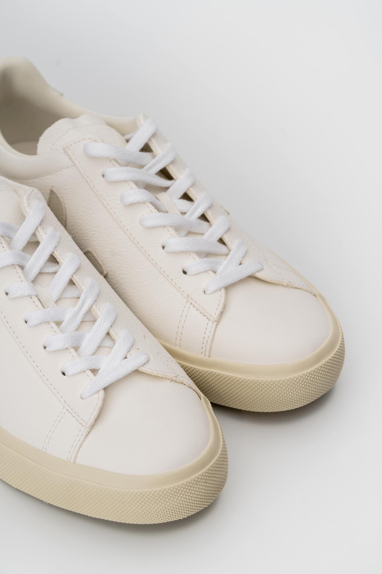 Core) Veja Woman Sneaker Campo Chrome Free CP0502429A Extra White