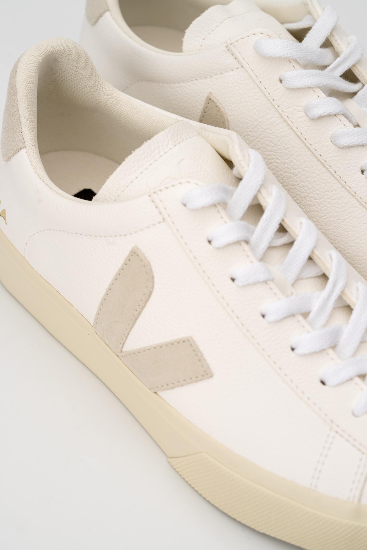 Core) Veja Woman Sneaker Campo Chrome Free CP0502429A Extra White