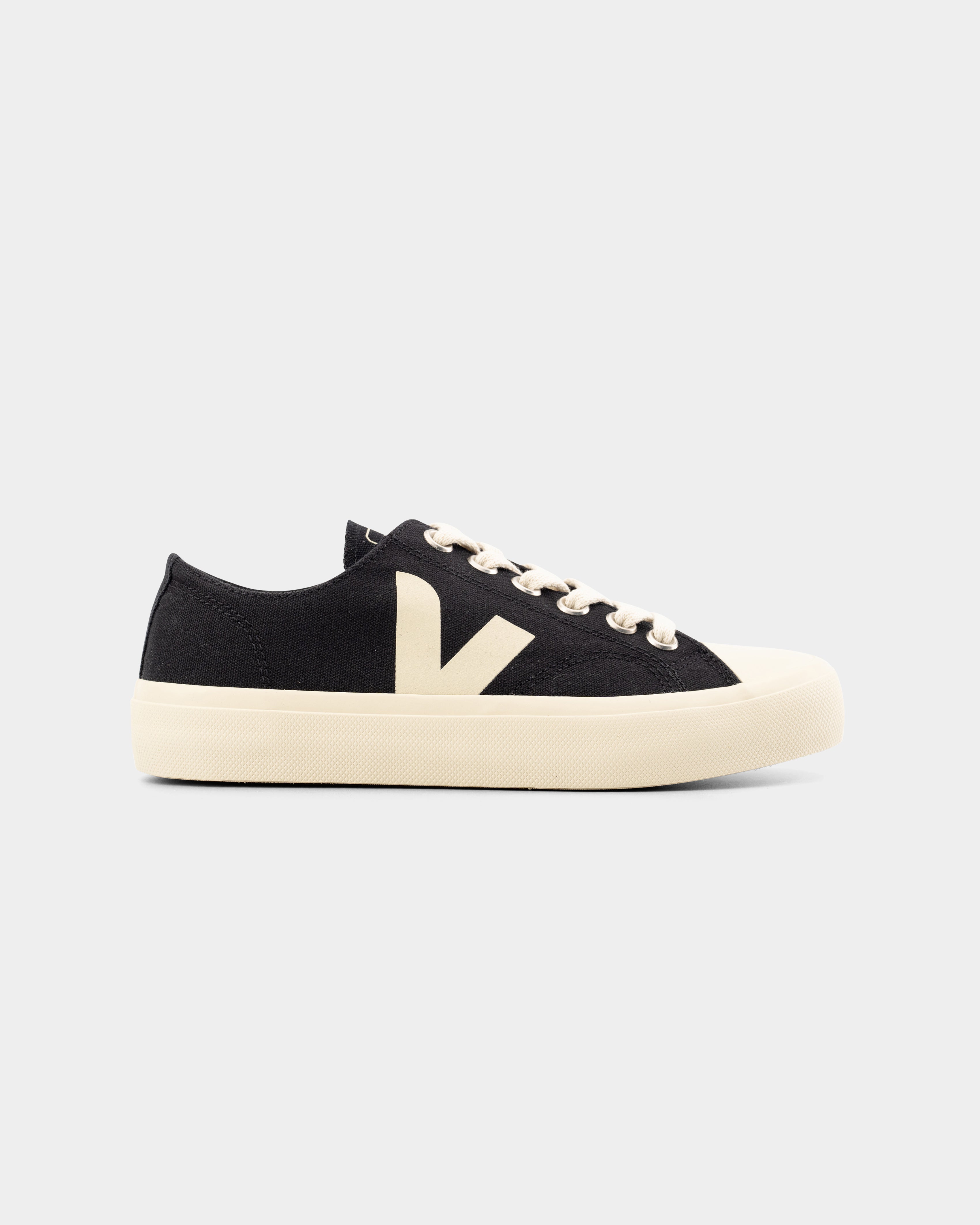 Veja Ladies Wata II Low Canvas Sneaker| PL0101397A Black Pierre