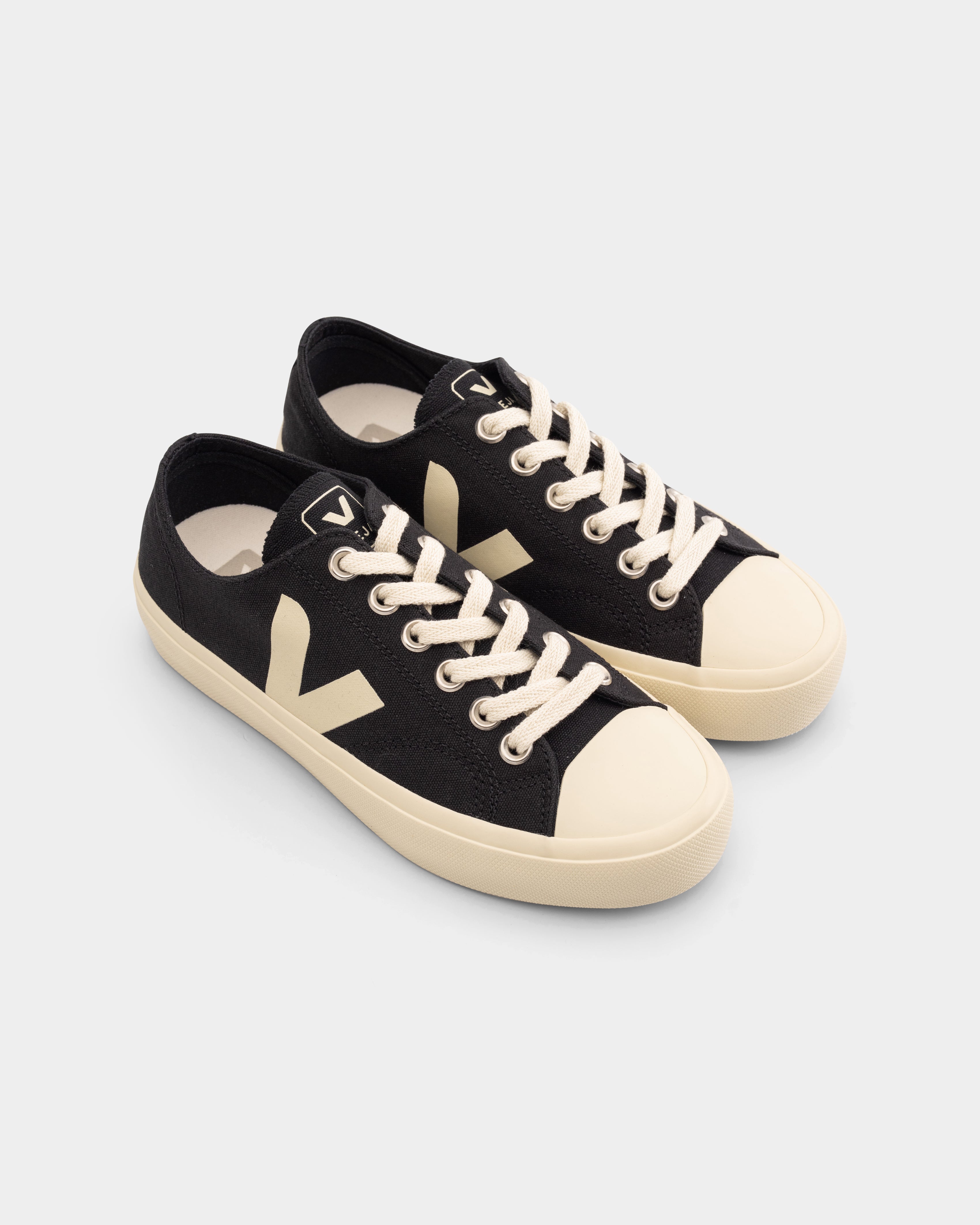 Veja Ladies Wata II Low Canvas Sneaker| PL0101397A Black Pierre
