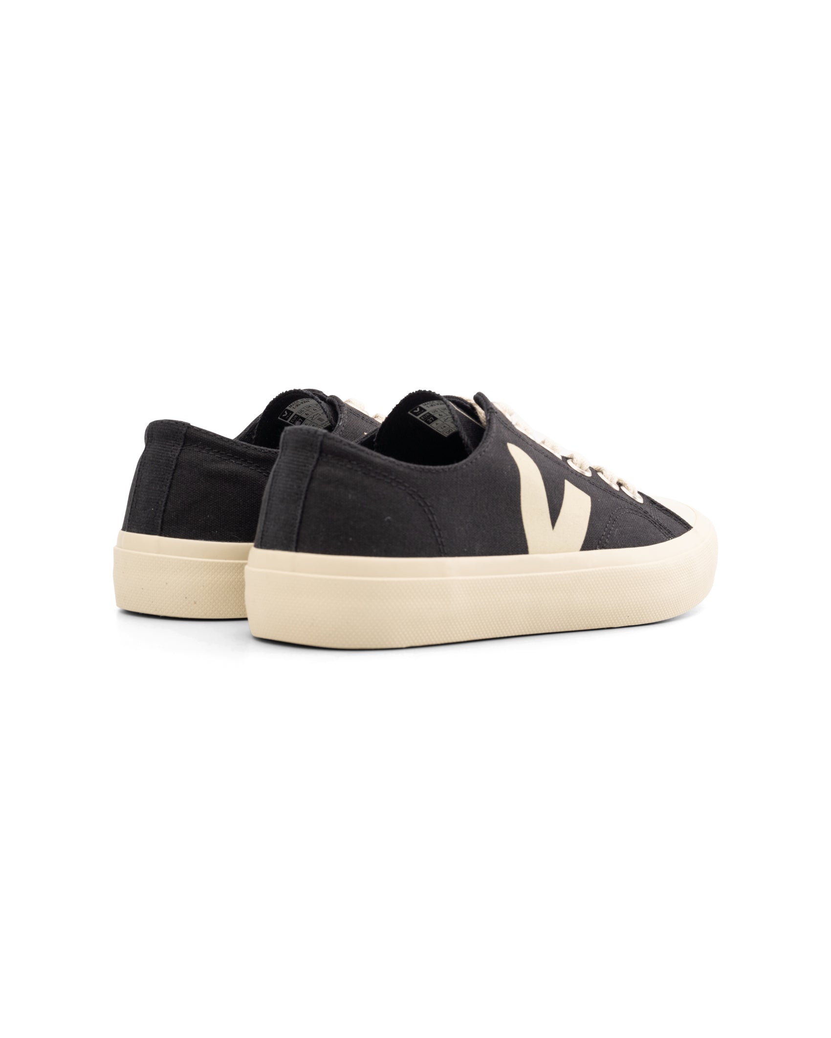 Veja Ladies Wata II Low Canvas Sneaker| PL0101397A Black Pierre