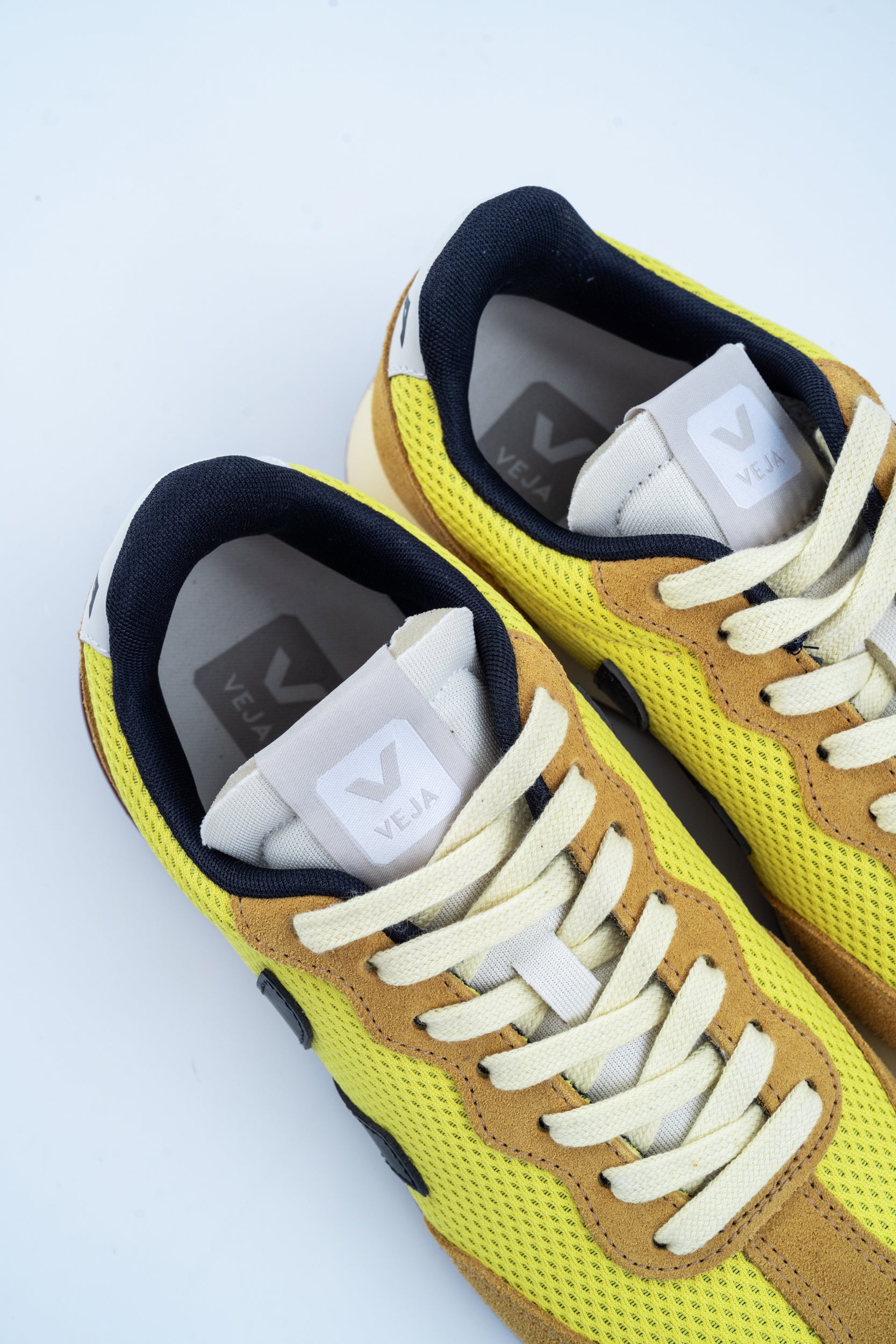 Veja Ladies Rio Branco II Alveomesh Sneaker | RO1803873A-Tonic Black