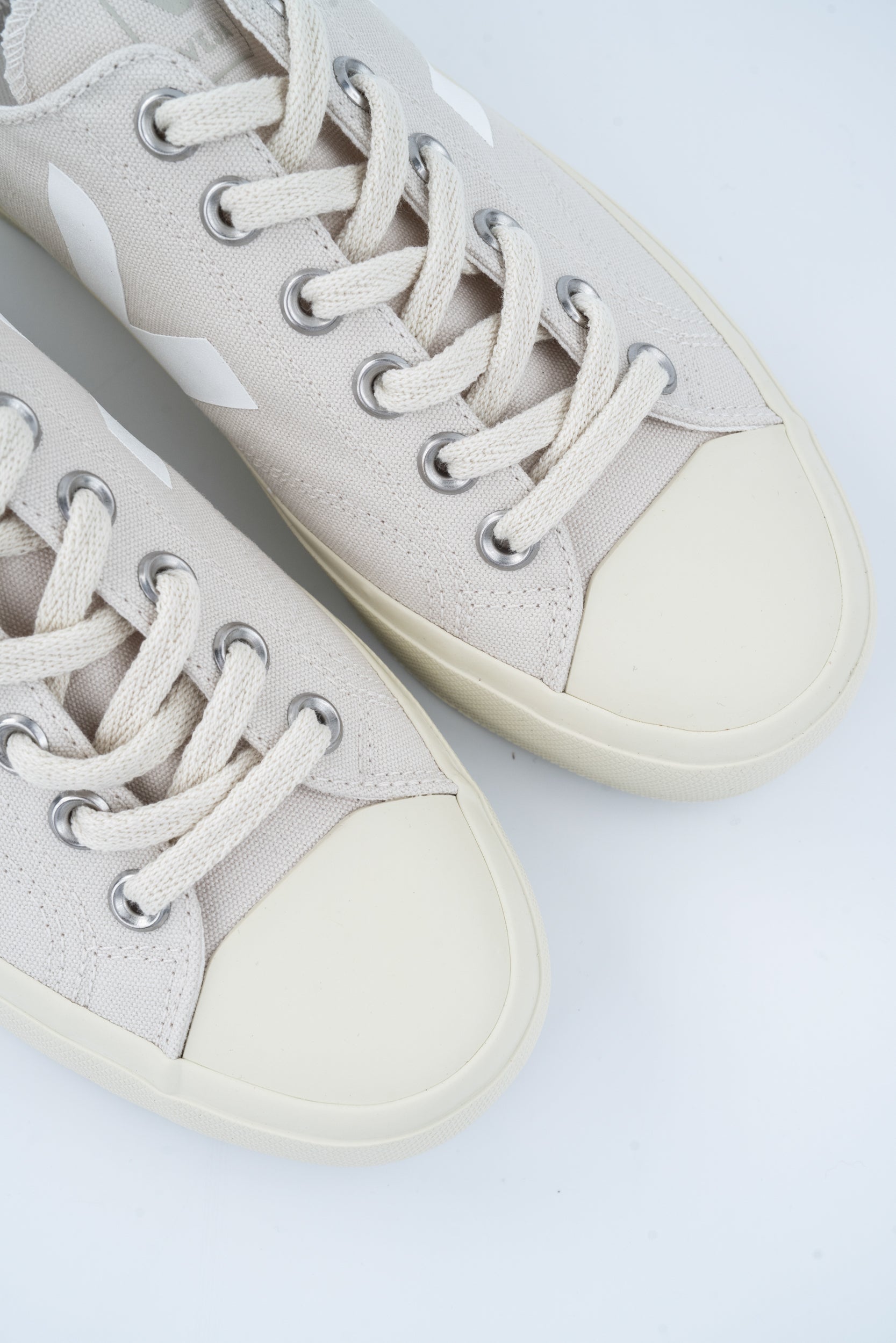 Veja Ladies Wata II Low Canvas Sneaker | PL0120568A - Pierre White