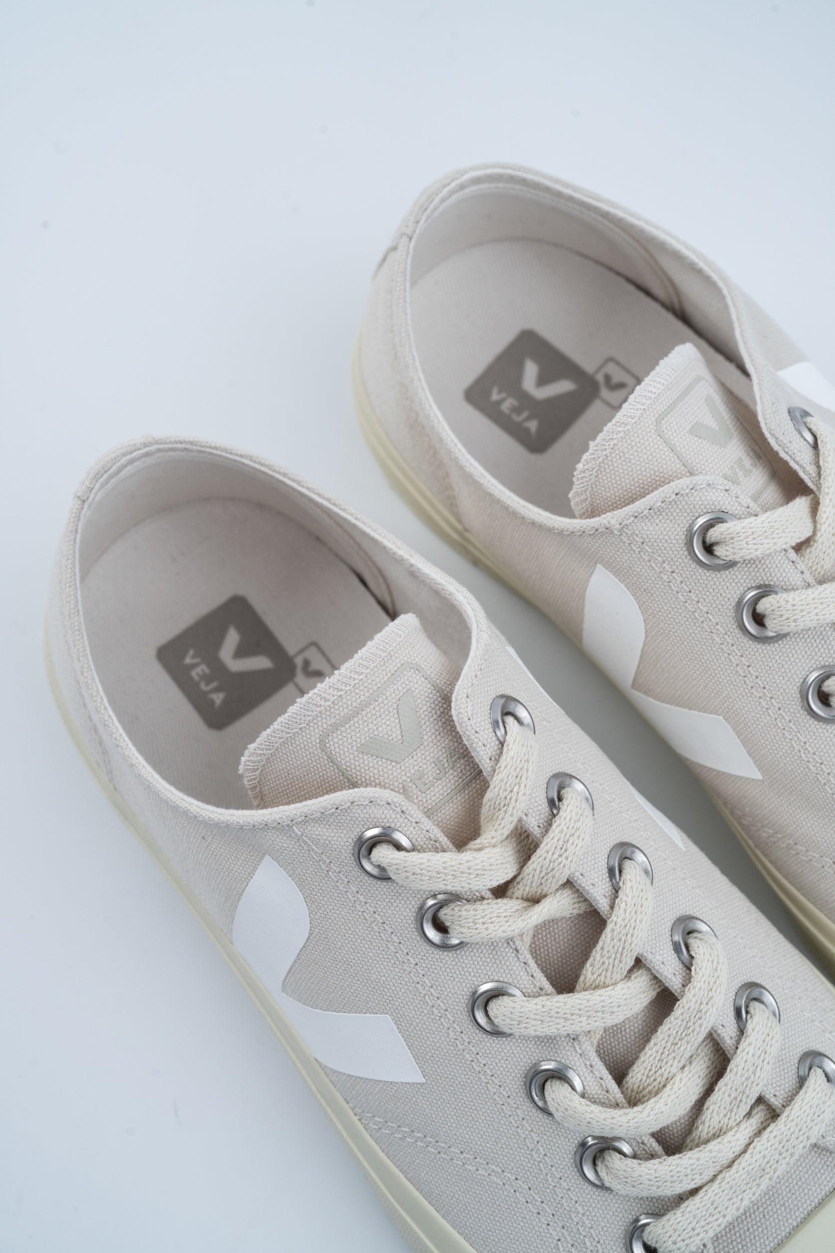 Veja Ladies Wata II Low Canvas Sneaker | PL0120568A - Pierre White
