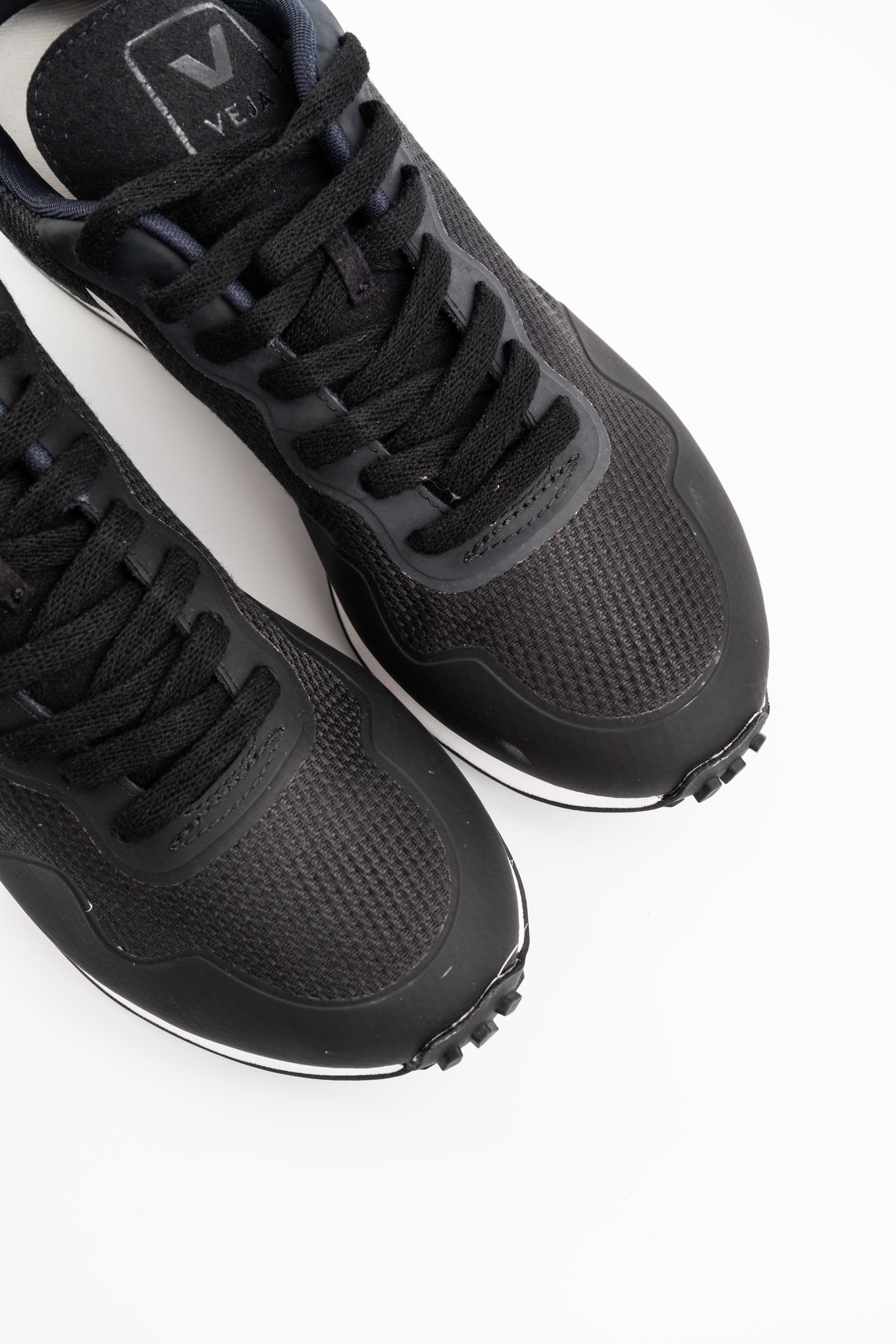 Veja Ladies SDU B Mesh Sneaker | RT0102698A- Black /White
