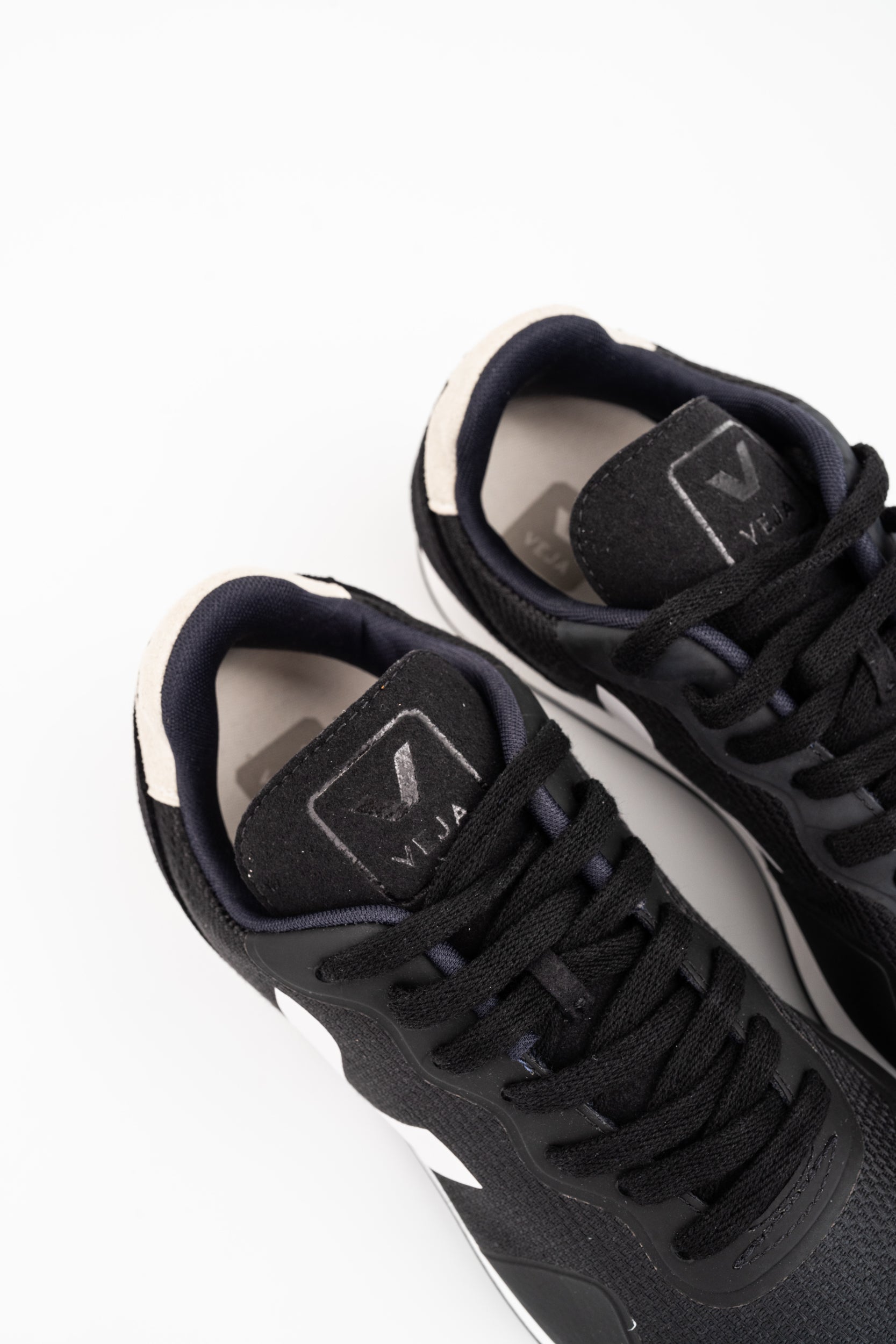 Veja Ladies SDU B Mesh Sneaker | RT0102698A- Black /White