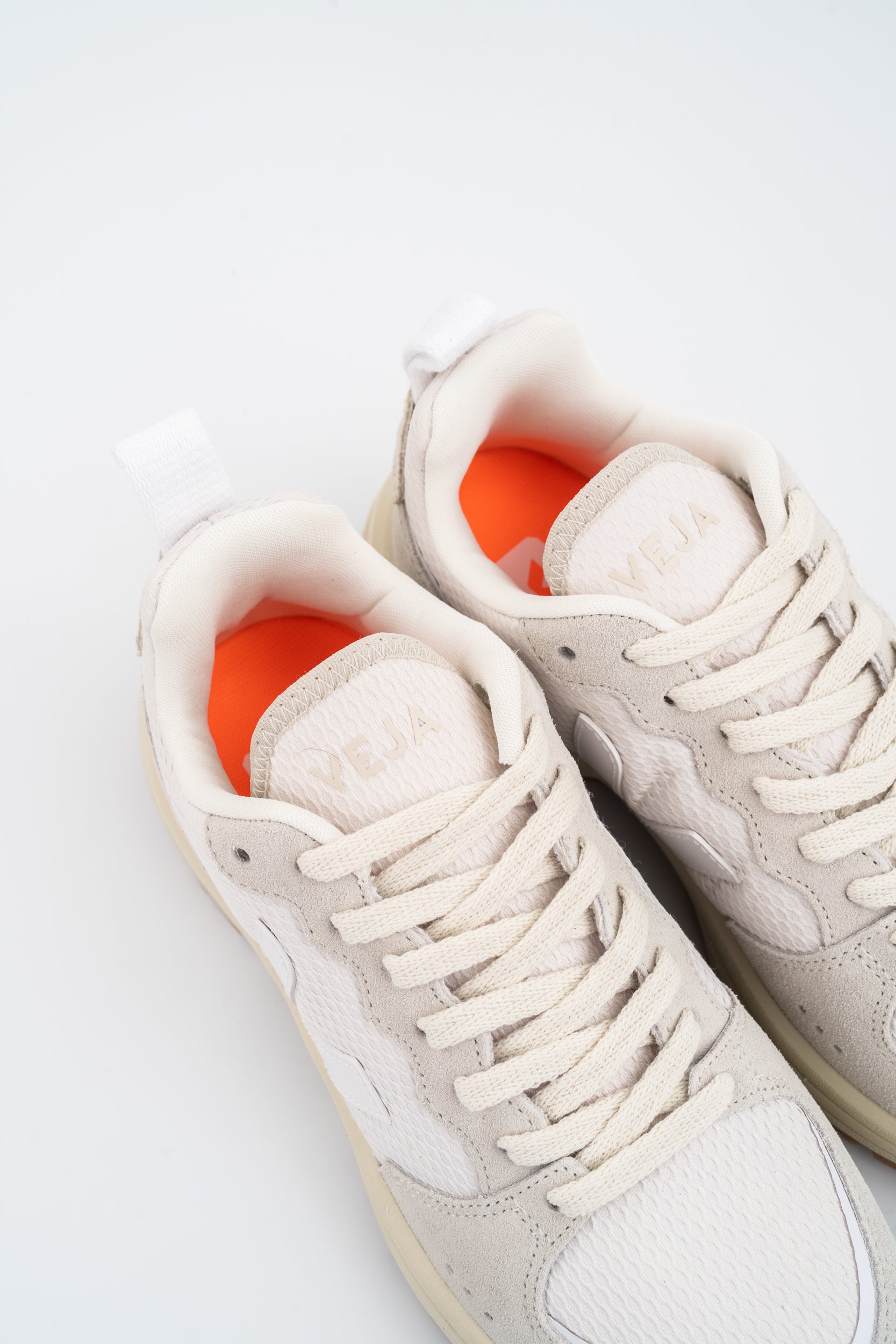 Veja Ladies Venturi II Hexamesh Sneaker | VR2103752A-Gravel White