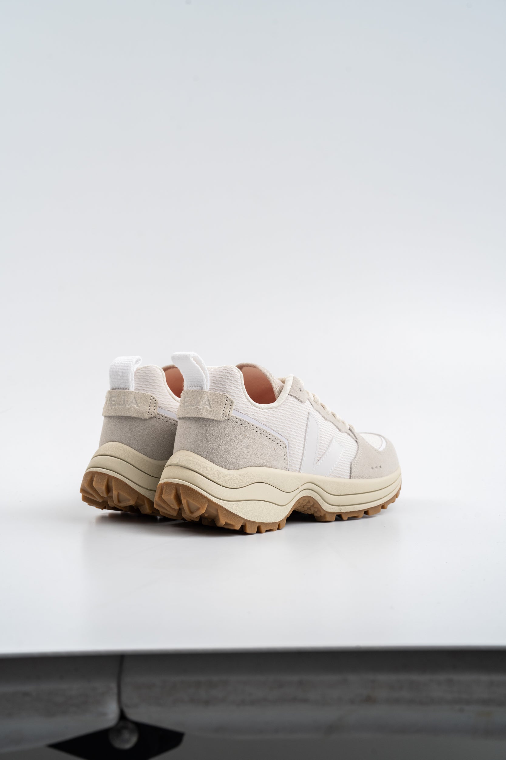 Veja Ladies Venturi II Hexamesh Sneaker | VR2103752A-Gravel White