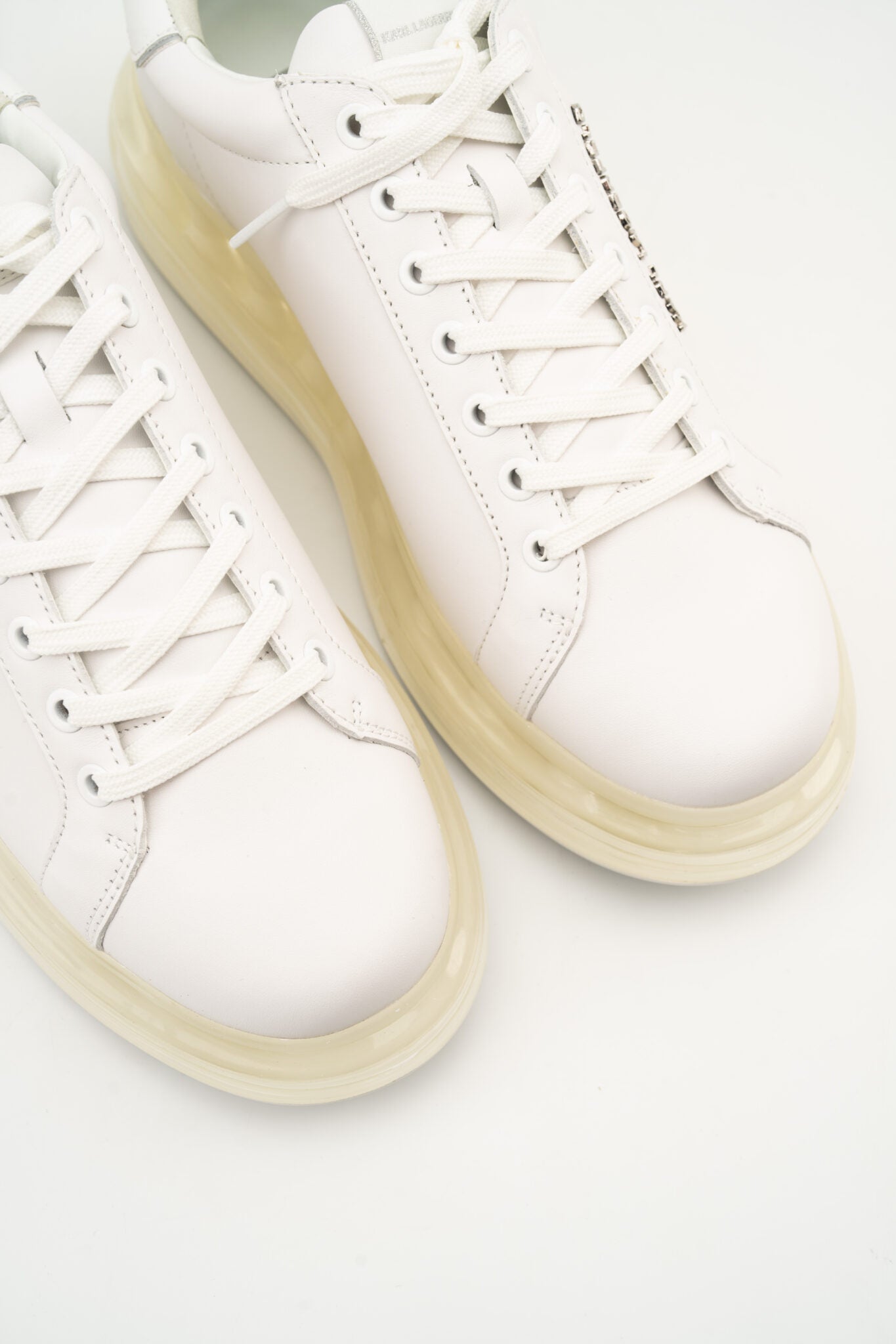 (Core) Karl Lagerfeld Men's Kapri Kushion Lo Lace Shine White Textured Lthr Mono KL52625A 11W