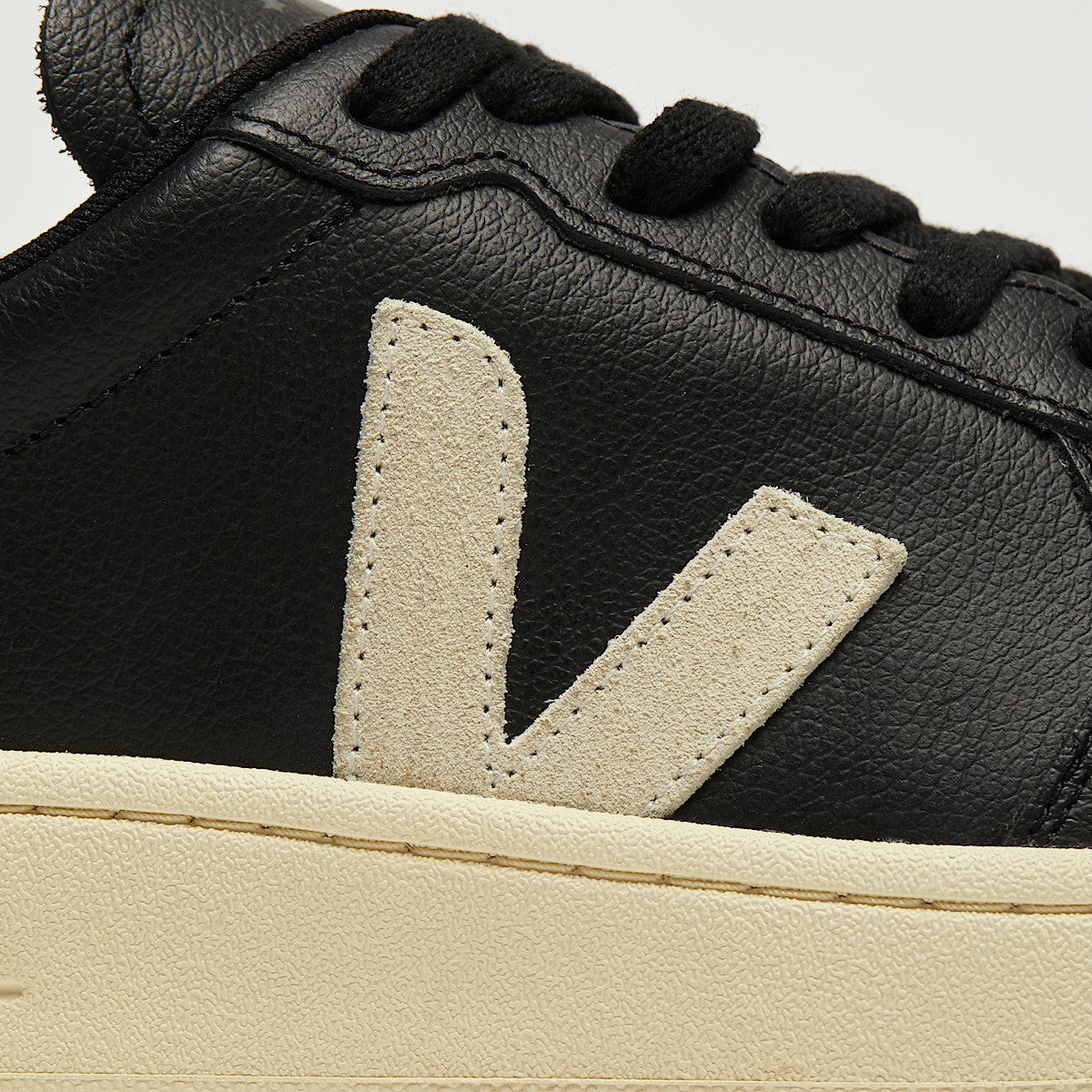 Veja Ladies V-82 Leather Sneaker VF3321147A Black Pierre