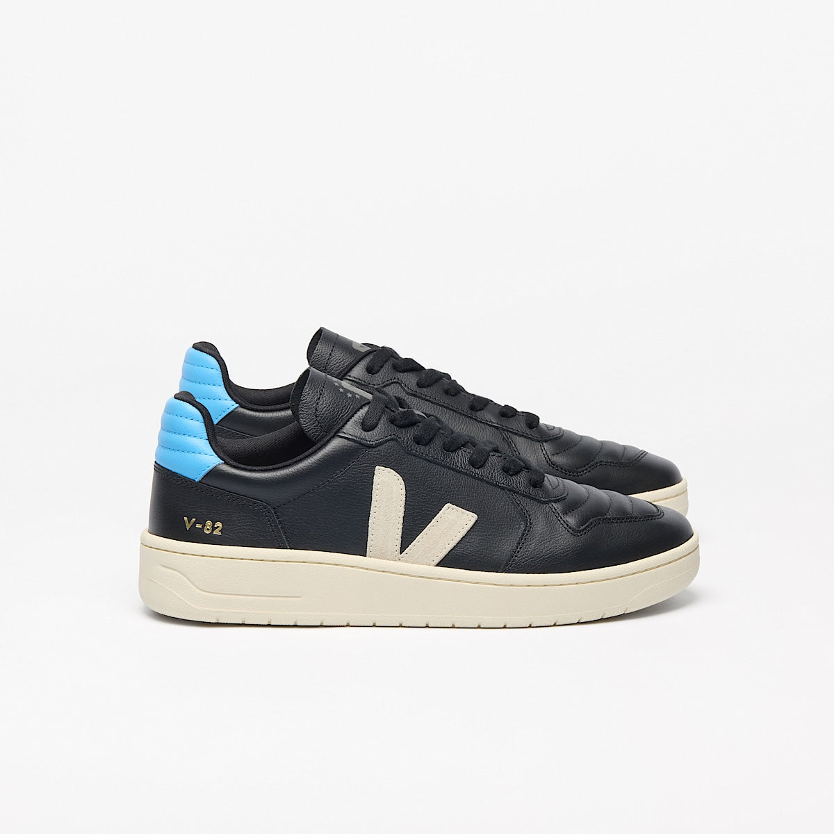 Veja Ladies V-82 Leather Sneaker VF3321147A Black Pierre