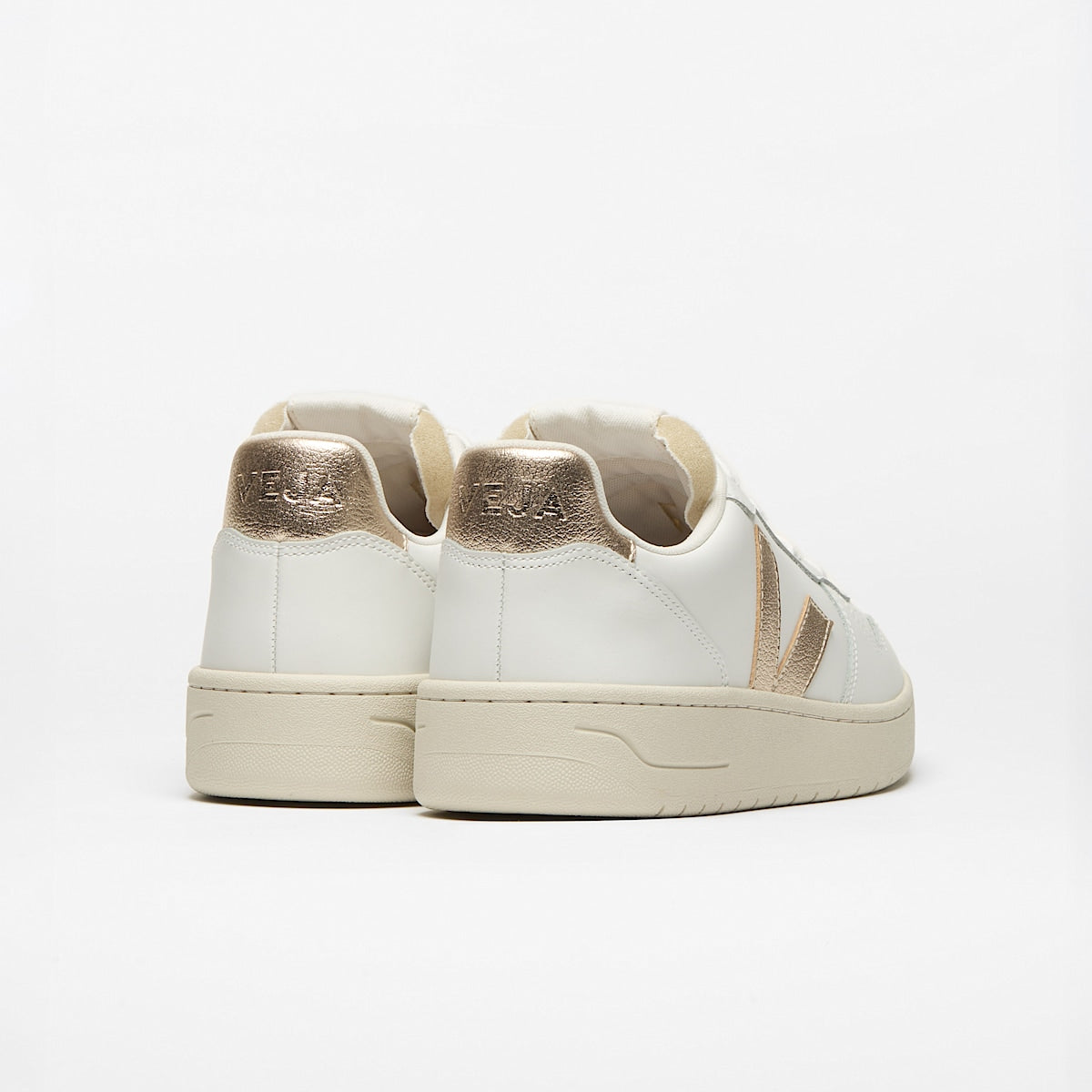 Veja Ladies V-10 Leather Sneaker VI0220737A Extra White Platine